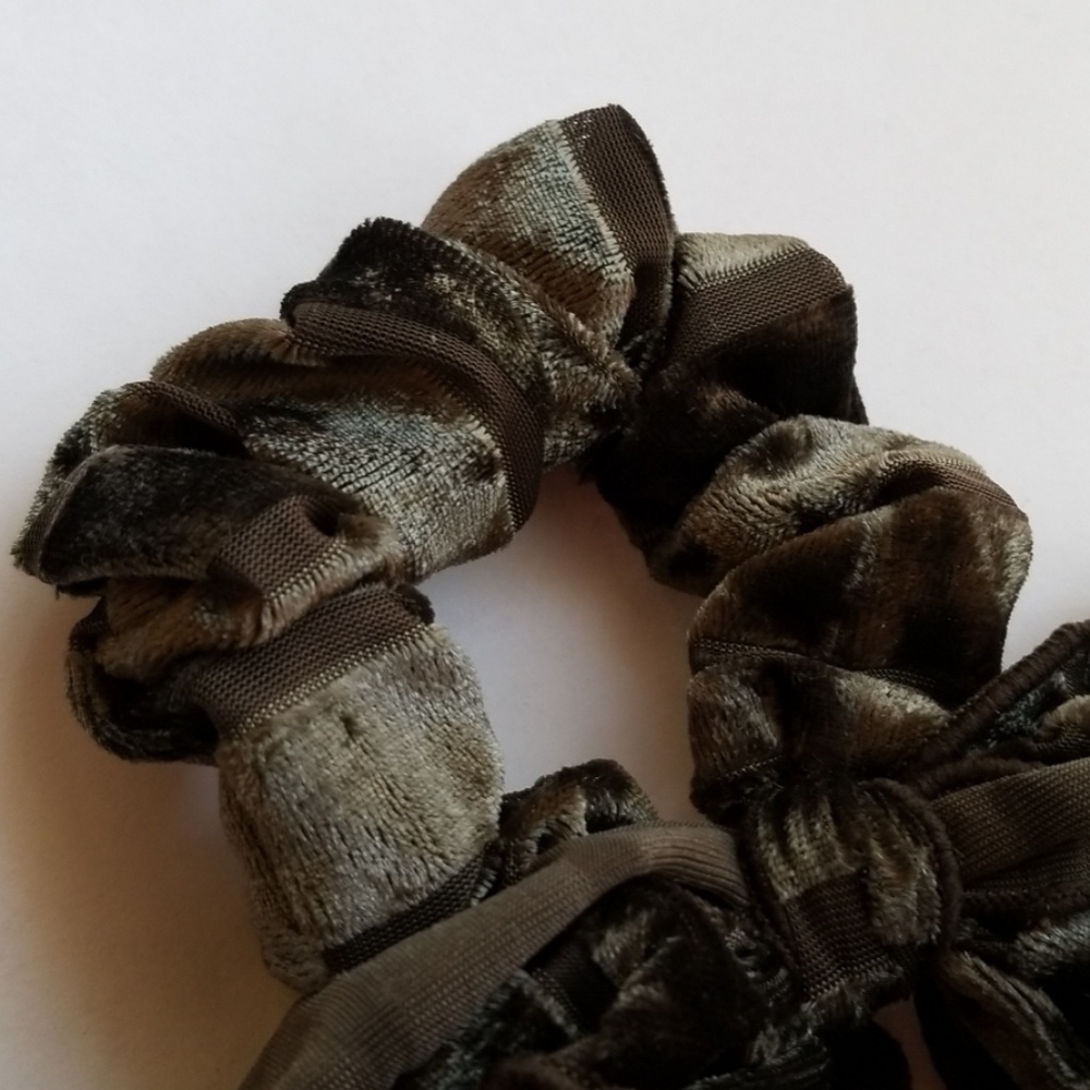 Anthropologie Burnout Velvet Bow Ponytall Holder - Picture 3 of 5